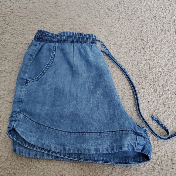 Universal Thread Shorts Size XS - Picture 2 of 3